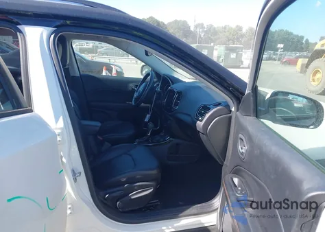 2018 Jeep Compass Limited 4X4 z USA, uszkodzony, nr VIN 3C4NJDCB8JT175219